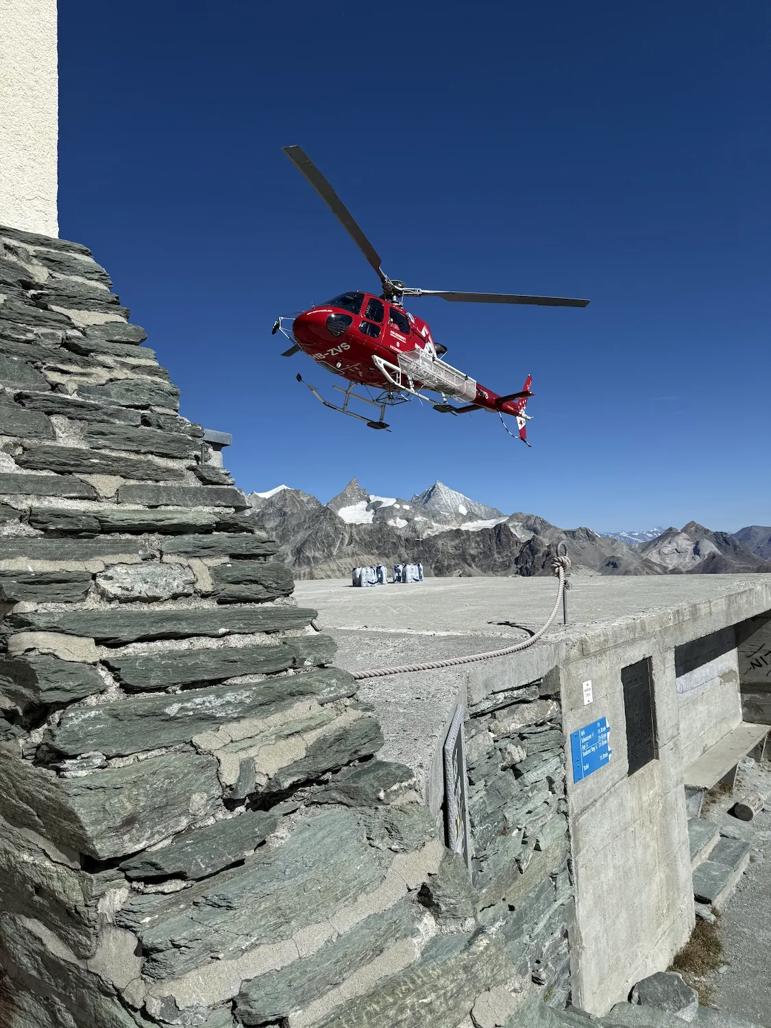 Helicoptor dropping supplies