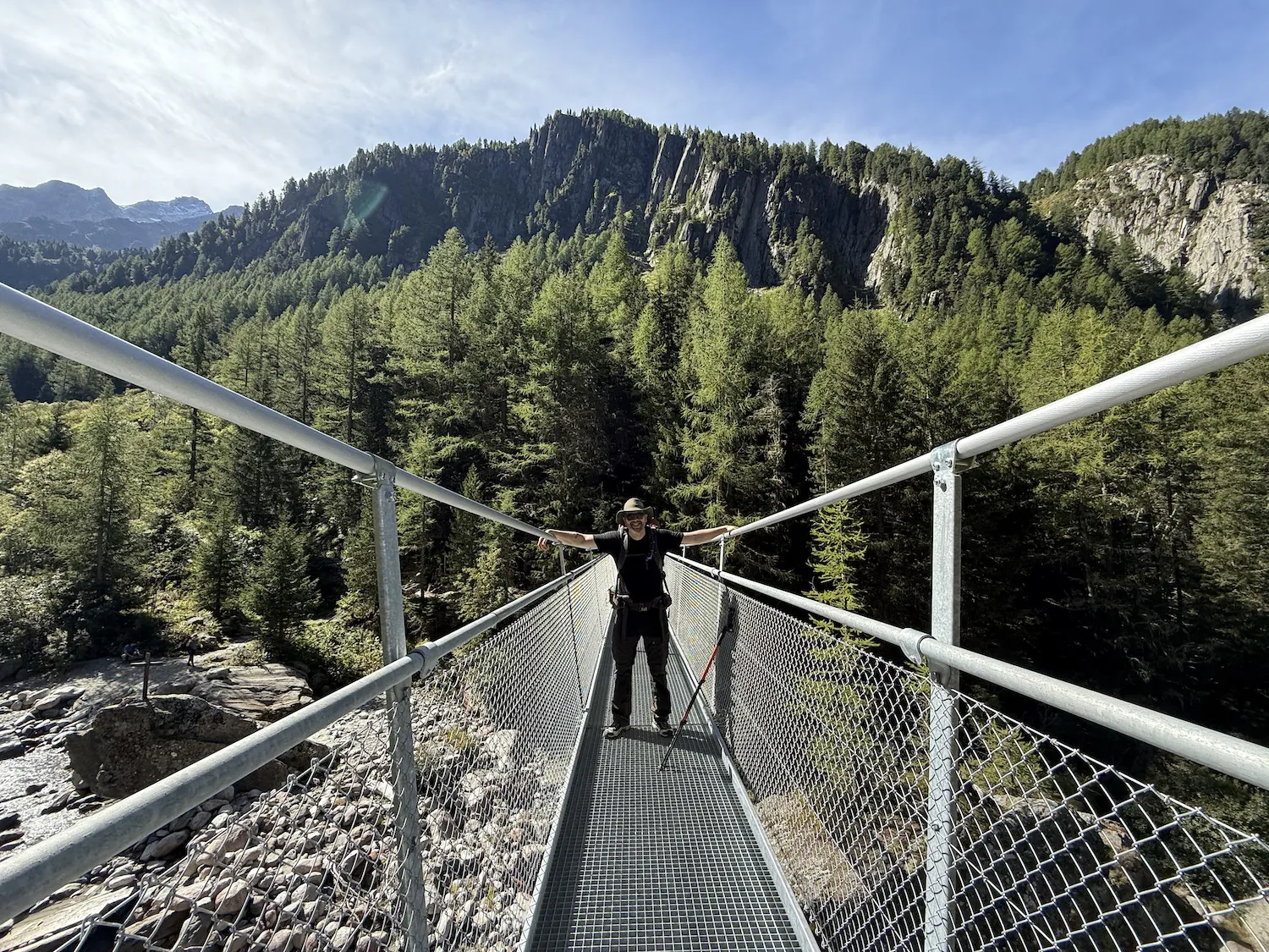Grant on a suspention bridge